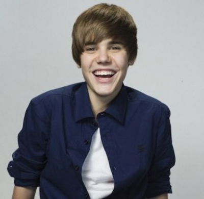 justin bieber kissing girl 2011. Justin Bieber 2011 Smiling